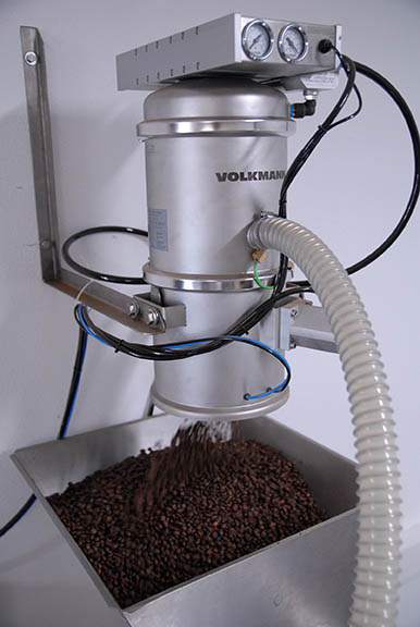 Vacuum conveying of coffee beans