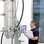 Operator using Volkmann ET controller for pneumatic vacuum conveying system